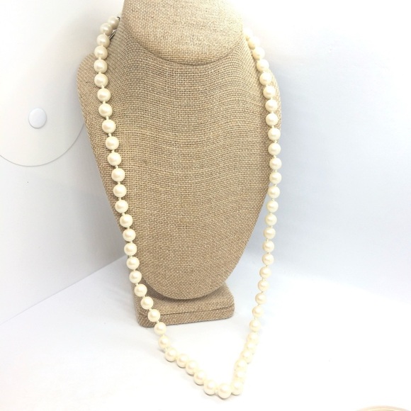 3/$30 NWT VINTAGE MARVELLA IMITATION PEARL NECKLACE 28" SINGLE STRAND KNOTTED - Picture 3 of 14